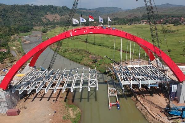  Penyangga Lantai Jembatan Kalikuto Jatuh