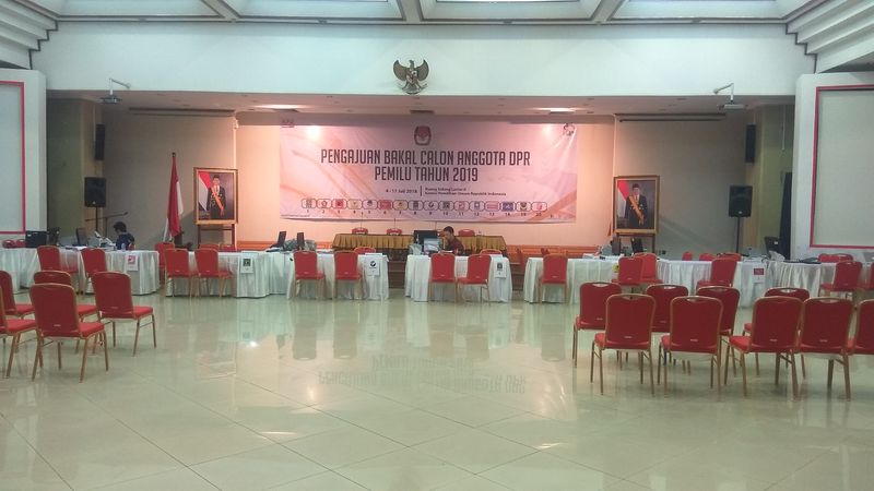 Suasana pendaftaran bakal calon legislatif di KPU yang masih sepi, Selasa (10/7)./Bisnis-Jaffry Prabu Prakoso