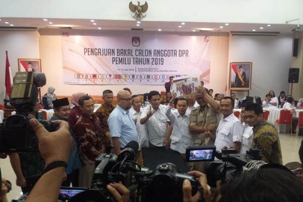  Gerindra Serahkan Berkas Bacaleg Bertuliskan 2019 Prabowo Presiden