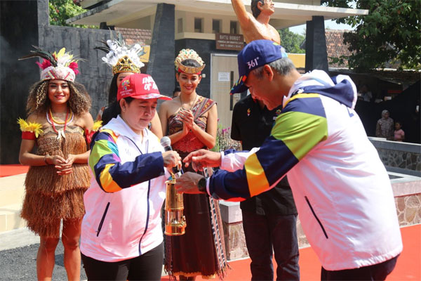  Menko PMK Ajak Masyarakat Manfaatkan Torch Relay untuk Promosikan Wisata Daerah