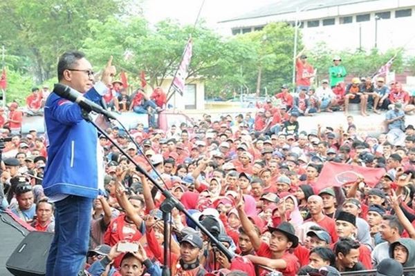  Artis ‘Nyaleg’ Lewat PAN, Ada Denada dan Ibunya