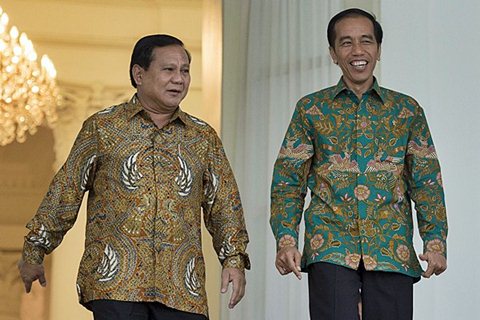  Presiden Joko Widodo (kanan) dan Ketua Dewan Pembina Partai Gerindra Prabowo Subianto, seusai pertemuan tertutup di Istana Kepresidenan Bogor, Jawa Barat, Kamis (29/1/2015)./Antara-Widodo S. Jusuf