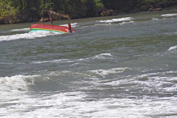  Kapal Nelayan Tenggelam di Pantai Jember, Ini Daftar Korbannya