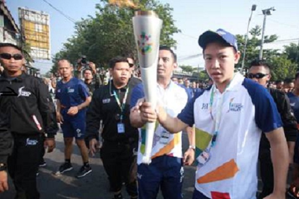  ASIAN GAMES 2018: Cucu Pendiri AQUA Ikut Pawai Obor di Yogyakarta