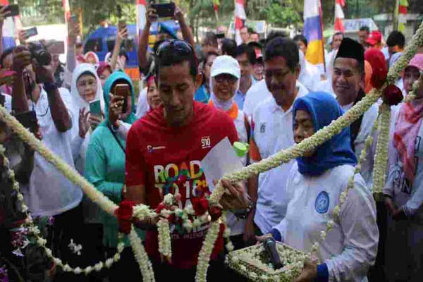  Sandiaga Resmikan Gerai Tani OK OCE