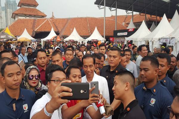  Jokowi Diserbu Pengunjung Otobursa Tumplek-Blek 2018