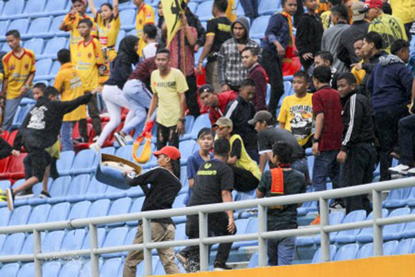  Polisi Tangkap 4 Oknum Suporter Perusak Stadion Jakabaring