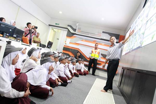  Hari Anak Nasional, 60 Siswa SD Banten Tur ke Jalan Tol 