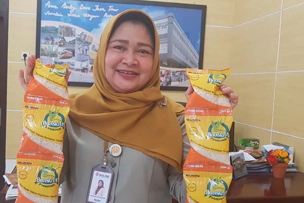  Bulog Malang Sasar Mahasiswa Pasarkan Beras Sachet