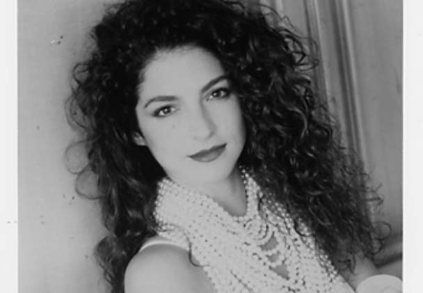  Bintang Pop Gloria Estefan Memperolah Medali Penghormatan Dari Pemerintah Spanyol