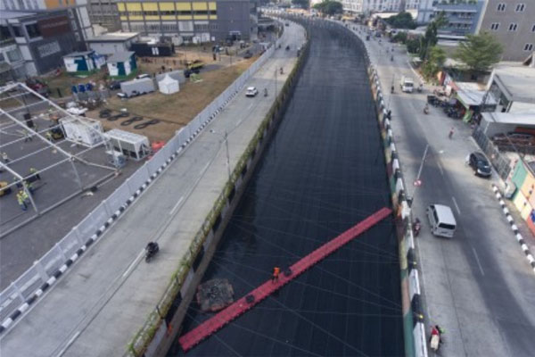  Biar tak Bau, Kali Item Ditutupi Kain Waring 726 Meter. Biayanya Setengah Miliar