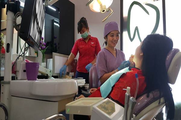  Veneer Gigi Harus Dilakukan Spesialis Prostodonsia