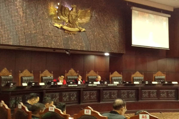  Sengketa Pilkada 2018: Lewat Telepon, Calon Bupati dan Wakil Bupati Sinjai Cabut Gugatan