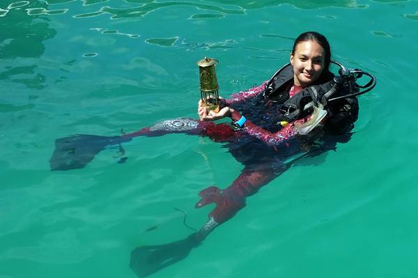 Nadine Chandrawinata Bawa Obor Asian Games 2018 di Raja Ampat