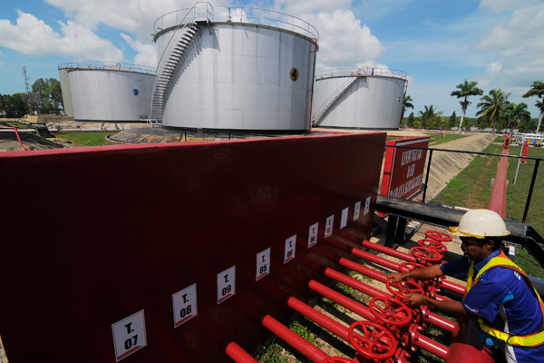  BAHAN BAKAR MINYAK : Pertamina Tekan Harga BBM di Pulau Terluar Kepri