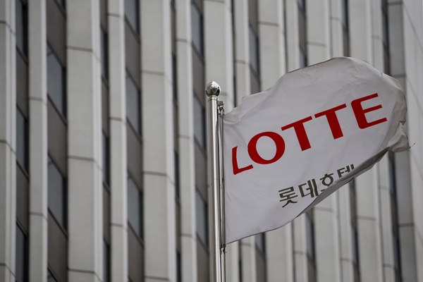  Lotte Bakal Jual Pusat Perbelanjaan di China