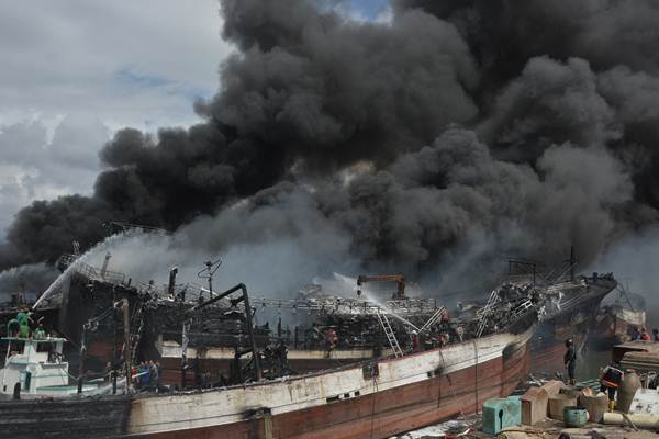  Kapal Ikan Terbakar di Tegal, Nelayan Minta Unit Pemadam