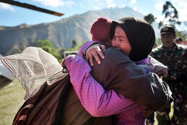  Suasana Haru Warnai Evakuasi Pendaki Gunung Rinjani