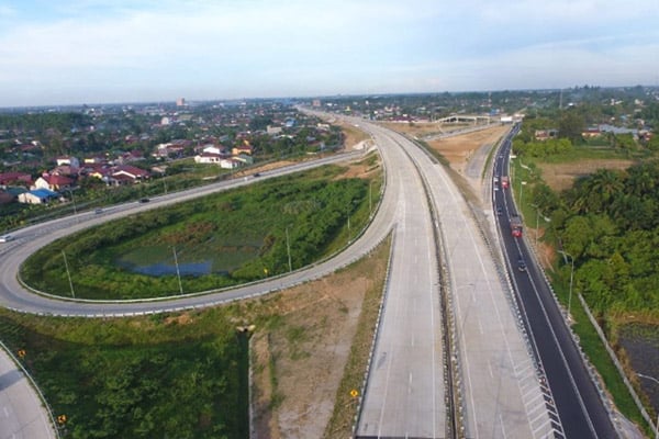  PEMBATASAN IMPOR BAHAN BAKU : Proyek PUPR Jalan Terus