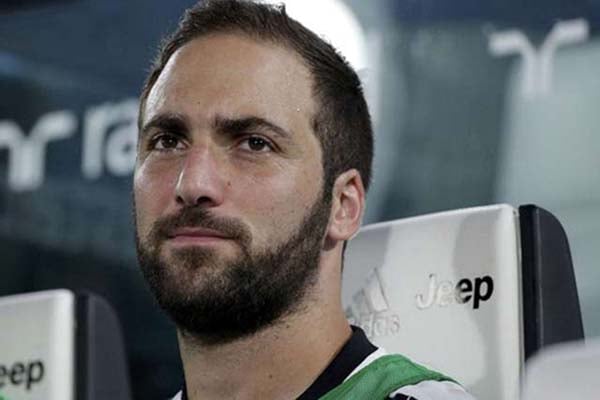  Gonzalo Higuain Jalani Tes Medis di AC Milan