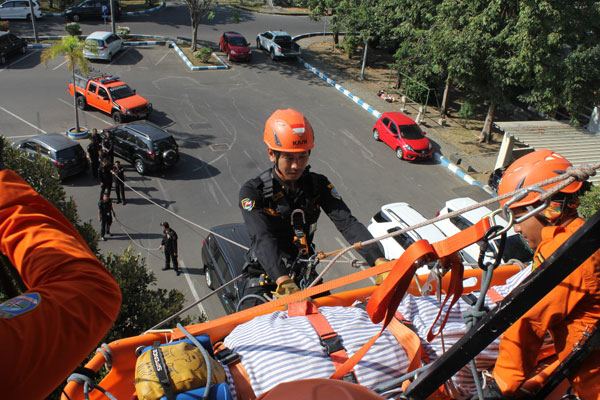  Pelatihan High Angle Rescue Technique Bagi Team ARFF Bandara Internasional Juanda Surabaya