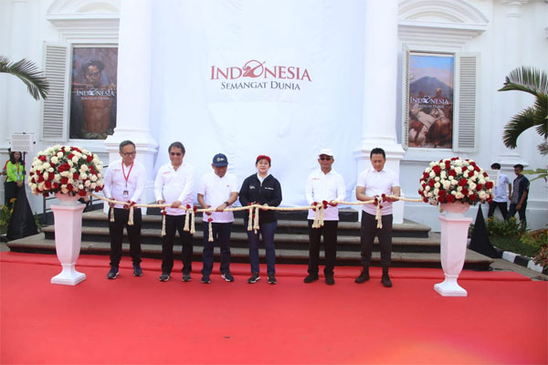  Menko PMK Resmi Buka Pameran Seni Koleksi Istana