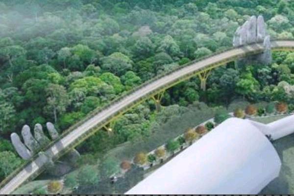  Menyusuri Kemegahan Jembatan Emas Dengan Dua Tangan Raksasa di Vietnam