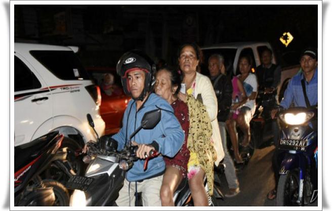  GEMPA LOMBOK: Ini Situasi Warga dan Calon Penumpang Pesawat Saat Guncangan