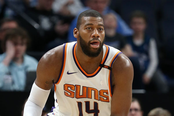  Basket NBA: Toronto Raptors Angkut Greg Monroe