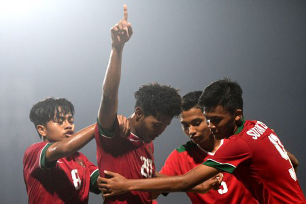 Para pemain Timnas Indonesia U-16 (dari kiri ke kanan) Andre Oktaviansyah, Amirudin Bagus Kahfi, Mochamad Yudha Febrian, dan Sutan Diego Zico akan bertemu Malaysia di semifinal Piala AFF U-16./Antara-Zabur Karuru