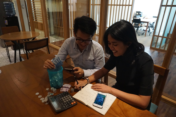  Bingung Kelola Gaji Besar? Yuk, ke Akseleran Saja!
