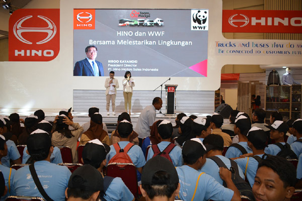 GIIAS 2018: Hino Berbagi Informasi Truk Panda WWF