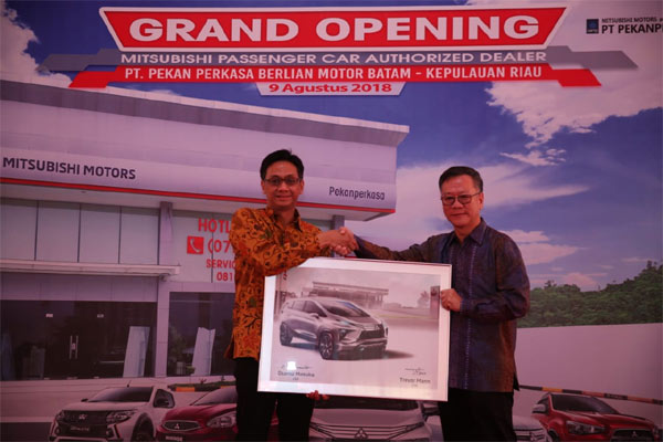  MMKSI Resmikan Diler Mitsubishi Pertama di Batam