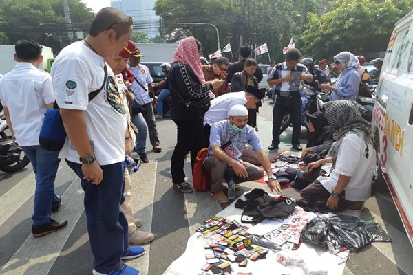  Prabowo-Sandiaga Daftar ke KPU, Penjual Kaos #2019GantiPresiden Ketiban Untung