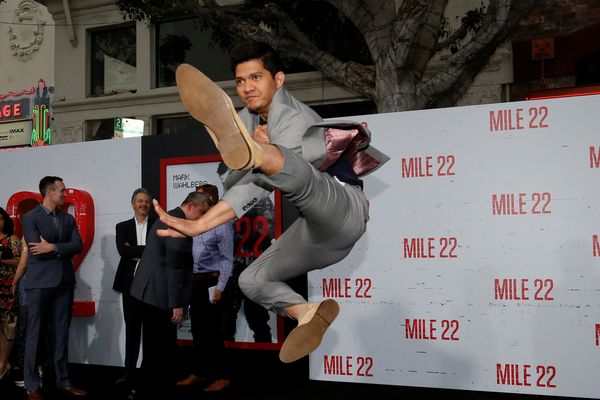  Iko Uwais Dapat Sambutan Meriah di Gala Premiere \"Mile 22\"