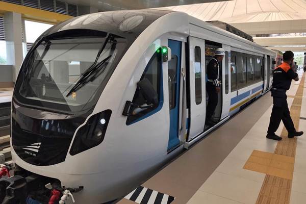  Lagi, LRT Palembang Mogok, Penumpang Jalan Kaki 2 Kilometer