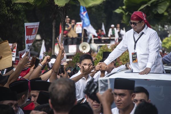  Foto-foto Prabowo dan Sandiaga Uno Jalani Tes Kesehatan di RSPAD