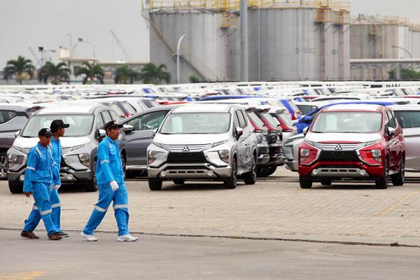  KEMACETAN LALU LINTAS DI PELABUHAN  : Car Terminal Priok Butuh Akses Tol