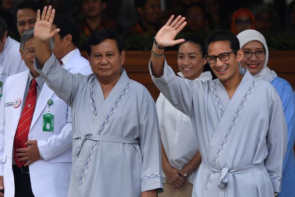  Sandiaga Uno Angkut Barang Terakhir dari Balai Kota