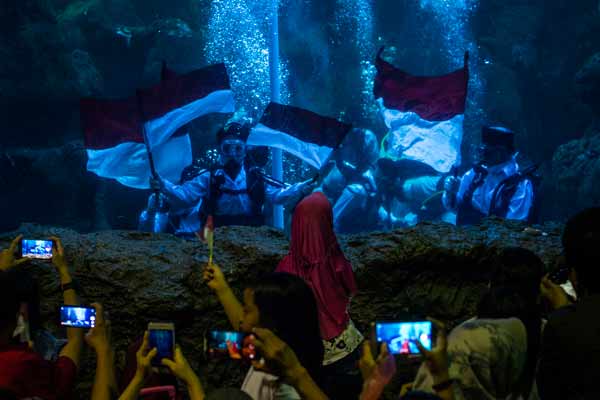  Peringatan HUT Ke-73 RI di Seaworld Ancol