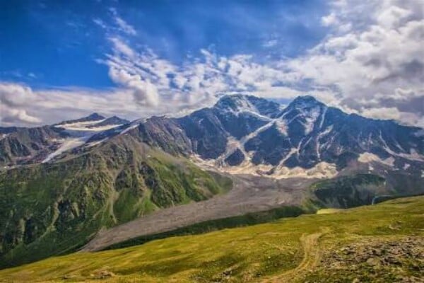  3 Pendaki Indonesia Capai Puncak Gunung Elbrus