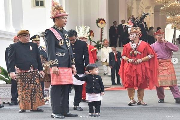  Gaya Cucu Jokowi, Jan Ethes, Rayakan HUT Ke-73 RI