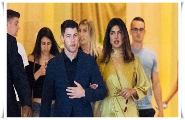  Nick Jonas dan Priyanka Chopra Resmi Bertunangan