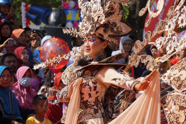  Karnaval Batik Jawa Tengah Meriahkan Pemalang