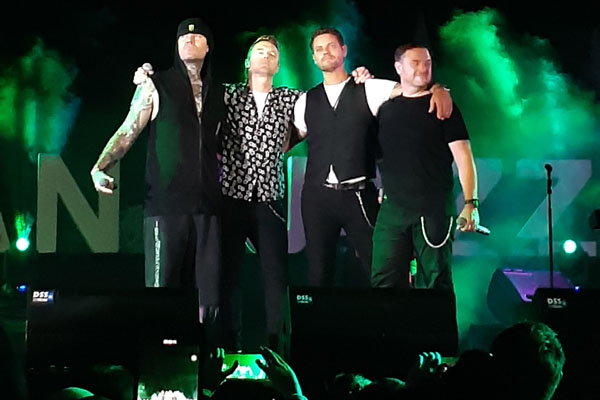  Boyzone Disambut Histeris Penggemarnya di Prambanan Jazz 2018