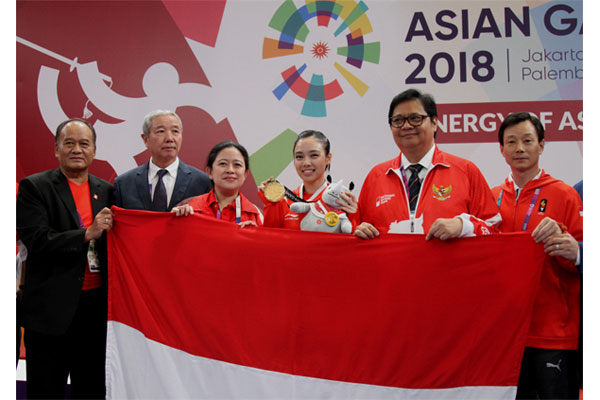  Menko PMK Diberi Kehormatan Kalungkan Medali untuk Cabor Wushu Wanita