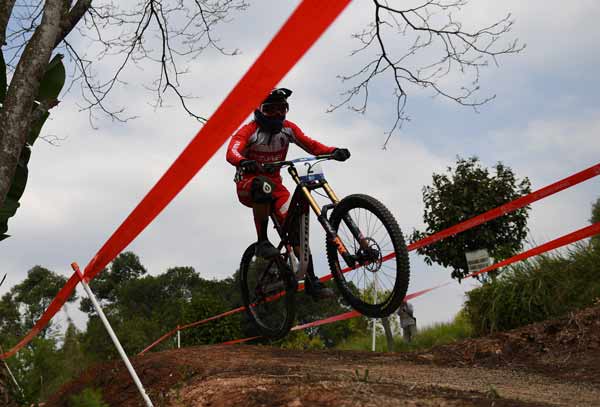  Begini Aksi Emas Downhill Tiara Andini Prastika