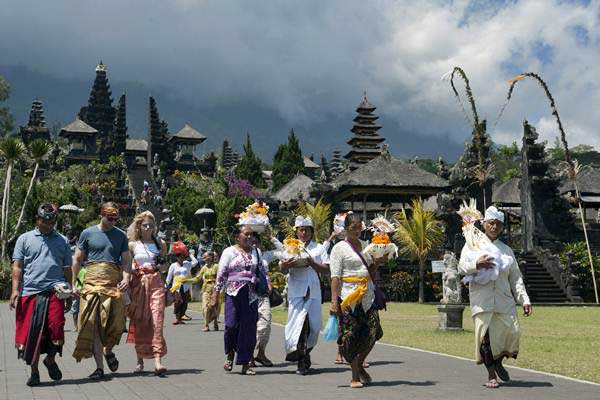  Kunjungan Wisata ke Pura Besakih Meningkat 300%