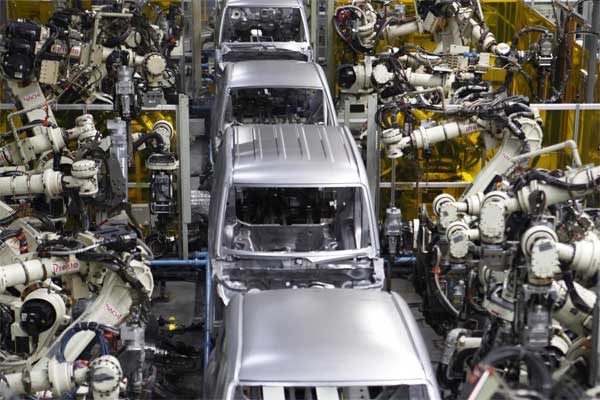  INVESTASI INDUSTRI ALAT TRANSPORTASI : PMDN Naik, PMA Turun