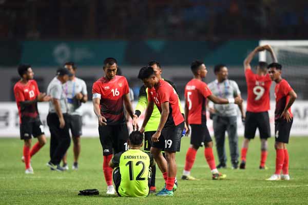  Ekspresi Sedih Timnas Indonesia Usai ditaklukkan Uni Emirat Arab